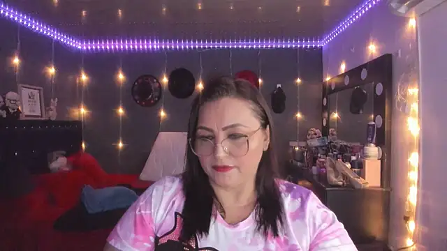 Snapshot of Ivonnee__ chatting on 03/07/25, 03:29 Ivonnee   online show from 03/07/25, 03:29