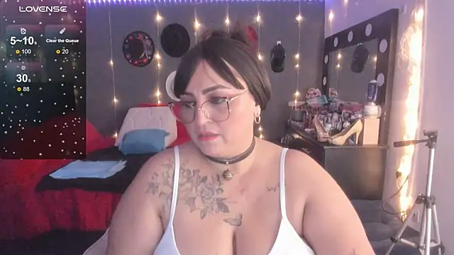 Snapshot of Ivonnee__ chatting on 03/12/25, 03:24 Ivonnee   online show from 03/12/25, 03:24