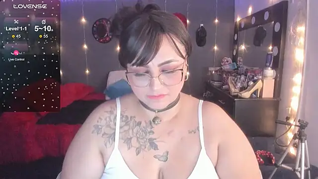 Snapshot of Ivonnee__ chatting on 03/12/25, 06:29 Ivonnee   online show from 03/12/25, 06:29