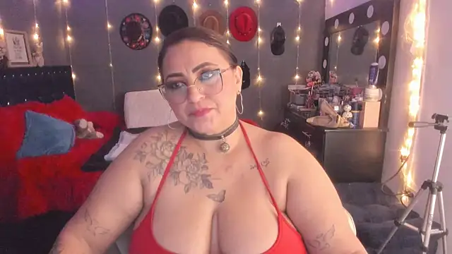 Snapshot of Ivonnee__ chatting on 03/14/25, 07:59 Ivonnee   online show from 03/14/25, 07:59