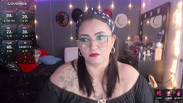 Snapshot of Ivonnee__ chatting on 03/23/25, 06:58 Ivonnee   online show from 03/23/25, 06:58