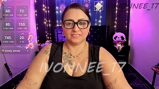 Snapshot of Ivonnee__ chatting on 03/31/26, 04:35 Ivonnee online show from 03/31/26, 04:35