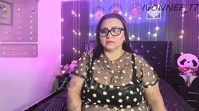 Snapshot of Ivonnee__ chatting on 04/08/26, 09:48 Ivonnee online show from 04/08/26, 09:48