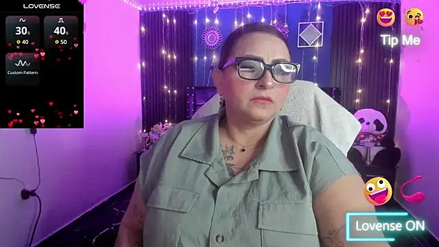 Snapshot of Ivonnee__ chatting on 04/11/26, 03:44 Ivonnee online show from 04/11/26, 03:44