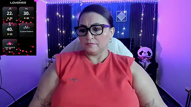 Ivonnee   online show from 05/02/26, 03:33