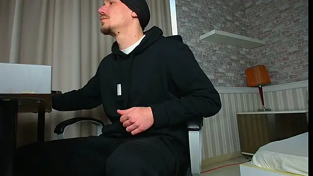 Snapshot of MateoBenjaminX chatting on 12/22/25, 11:18 MateoBenjaminX online show from 12/22/25, 11:18