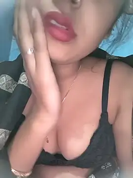 Snapshot of Shanaya_Hotty chatting on 12/04/24, 03:04 Shanaya Hotty online show from 12/04/24, 03:04