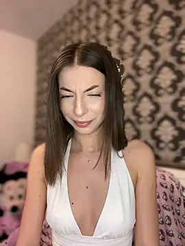 Mia Ethan online show from 12/08/24, 12:30