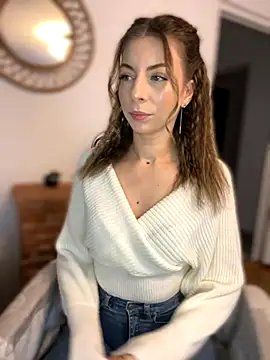 Mia Ethan online show from 11/05/25, 09:42