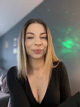 Snapshot of Mia_Ethan chatting on 03/31/26, 08:37 Mia Ethan online show from 03/31/26, 08:37