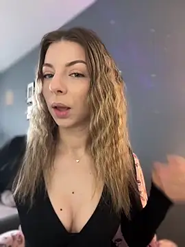 Snapshot of Mia_Ethan chatting on 04/07/26, 06:58 Mia Ethan online show from 04/07/26, 06:58