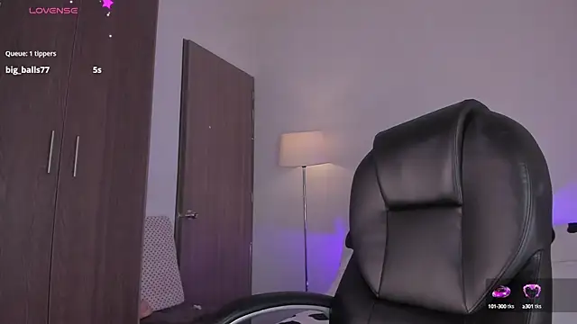 Snapshot of ambx04_ chatting on 03/22/25, 10:59 ambx04 online show from 03/22/25, 10:59