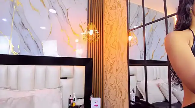 Snapshot of SofiaLaurents chatting on 01/30/25, 02:04 SofiaLaurents online show from 01/30/25, 02:04