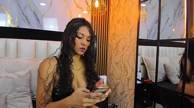 Snapshot of SofiaLaurents chatting on 02/01/25, 02:02 SofiaLaurents online show from 02/01/25, 02:02