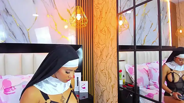 Snapshot of SofiaLaurents chatting on 03/01/25, 04:44 SofiaLaurents online show from 03/01/25, 04:44