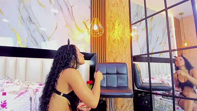 Snapshot of SofiaLaurents chatting on 03/05/25, 01:39 SofiaLaurents online show from 03/05/25, 01:39