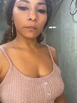 Snapshot of SofiaLaurents chatting on 03/15/25, 02:03 SofiaLaurents online show from 03/15/25, 02:03