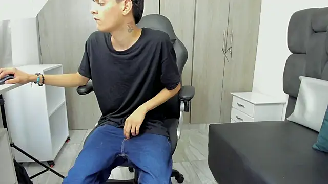 Yef Thin online show from 12/28/24, 02:33