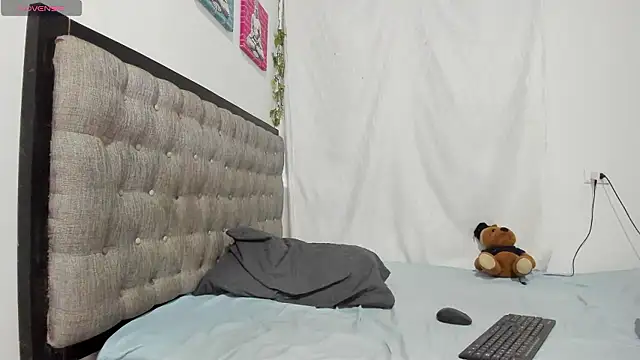 Snapshot of emi_henao chatting on 01/10/26, 12:40 emi henao online show from 01/10/26, 12:40