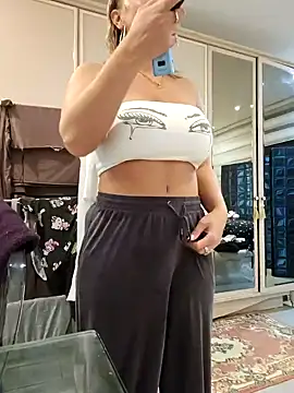 Snapshot of Sparkle2206 chatting on 10/05/25, 11:24 Sparkle2206 online show from 10/05/25, 11:24