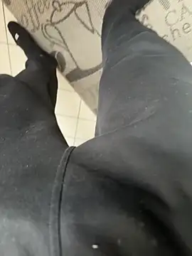 kareem0010 online show from 02/23/25, 10:49