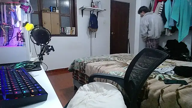 Snapshot of esjrobles chatting on 01/22/25, 05:26 esjrobles online show from 01/22/25, 05:26