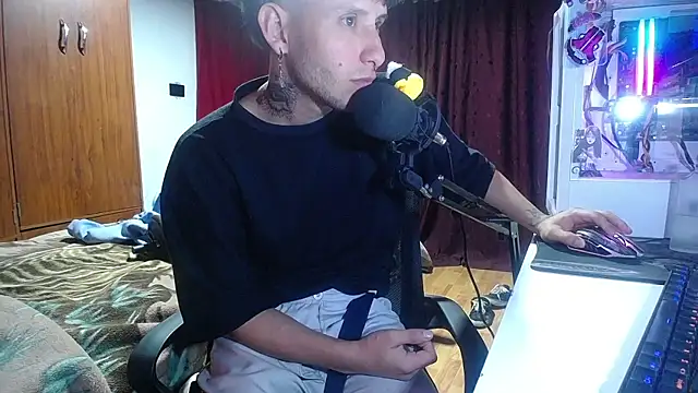 Snapshot of esjrobles chatting on 03/22/25, 04:14 esjrobles online show from 03/22/25, 04:14