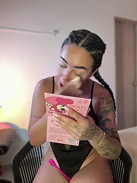 Pink Jazmin online show from 05/05/26, 01:35