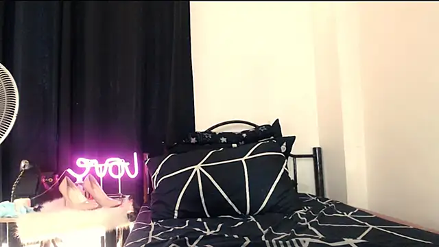 Snapshot of Nathalie_Heartxoxo69 chatting on 02/27/26, 05:18 Nathalie Heartxoxo69 online show from 02/27/26, 05:18