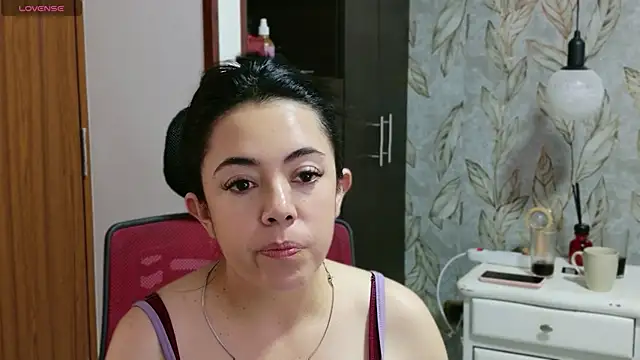 Snapshot of Bella_fournier chatting on 04/25/26, 08:50 Bella fournier online show from 04/25/26, 08:50