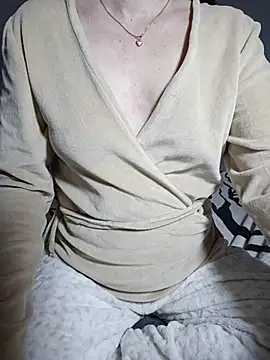 Snapshot of NEW_CRYSTAL chatting on 02/16/26, 09:49 NEW CRYSTAL online show from 02/16/26, 09:49