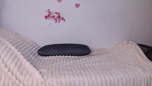 Snapshot of bellaa_love_ chatting on 04/01/26, 12:11 bellaa love online show from 04/01/26, 12:11