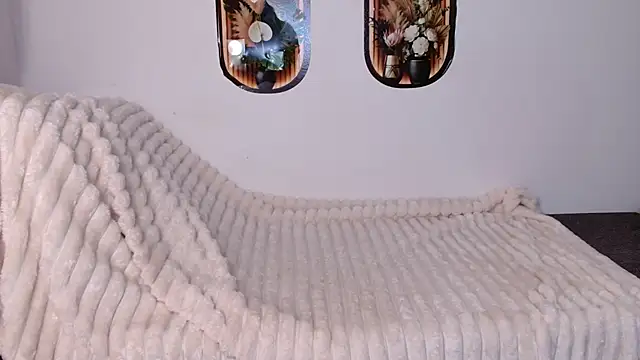 Snapshot of bellaa_love_ chatting on 04/15/26, 12:17 bellaa love online show from 04/15/26, 12:17