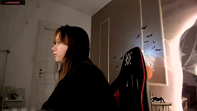 Snapshot of Alisia_Mars chatting on 10/24/25, 05:26 Alisia Mars online show from 10/24/25, 05:26