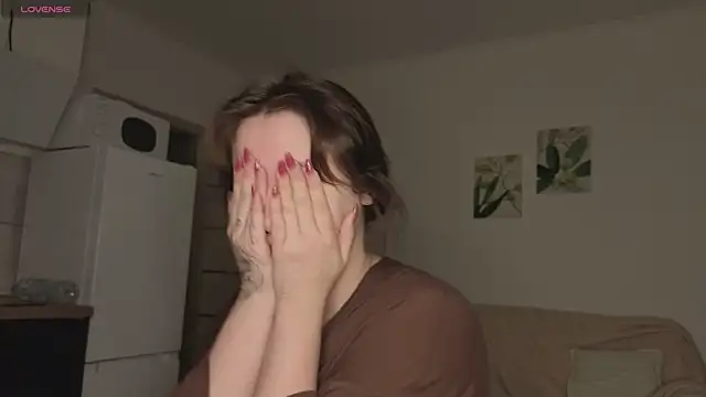 Snapshot of Alisia_Mars chatting on 10/25/25, 04:42 Alisia Mars online show from 10/25/25, 04:42