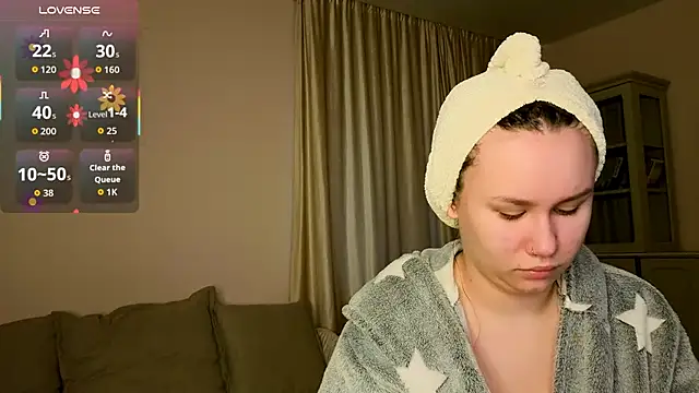 Snapshot of Alisia_Mars chatting on 11/18/25, 06:18 Alisia Mars online show from 11/18/25, 06:18