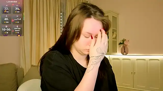 Snapshot of Alisia_Mars chatting on 12/14/25, 05:13 Alisia Mars online show from 12/14/25, 05:13