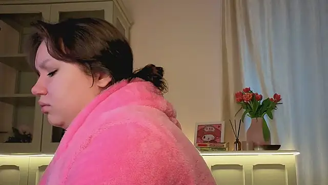 Snapshot of Alisia_Mars chatting on 03/09/26, 05:00 Alisia Mars online show from 03/09/26, 05:00