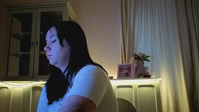 Snapshot of Alisia_Mars chatting on 03/25/26, 04:18 Alisia Mars online show from 03/25/26, 04:18