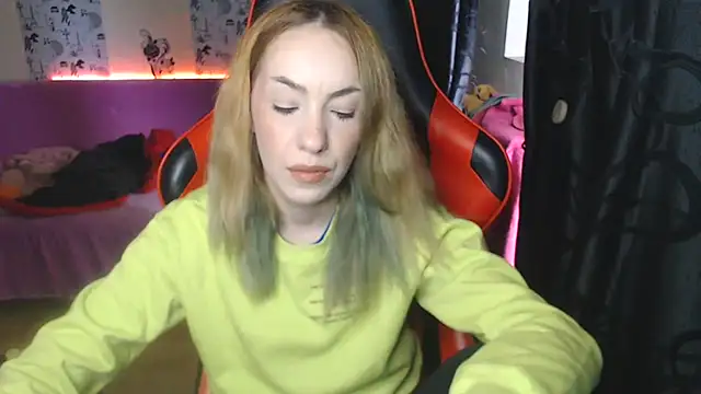 LetsGetMessyBBy online show from 12/02/24, 10:18