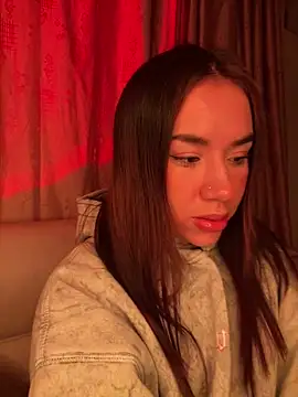 Snapshot of Im_Valen_Cute chatting on 04/12/26, 03:00 Im Valen Cute online show from 04/12/26, 03:00