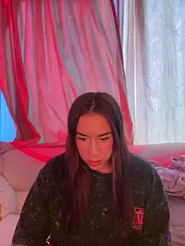 Snapshot of Im_Valen_Cute chatting on 04/12/26, 10:48 Im Valen Cute online show from 04/12/26, 10:48