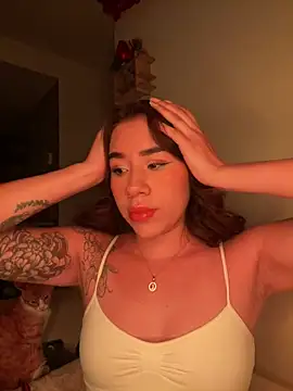 Snapshot of Im_Valen_Cute chatting on 04/25/26, 03:42 Im Valen Cute online show from 04/25/26, 03:42