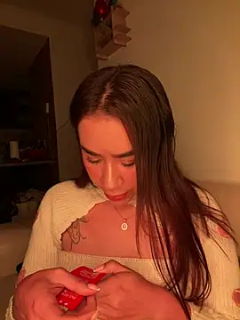 Snapshot of Im_Valen_Cute chatting on 04/26/26, 02:42 Im Valen Cute online show from 04/26/26, 02:42