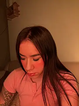 Snapshot of Im_Valen_Cute chatting on 07/01/26, 02:46 Im Valen Cute online show from 07/01/26, 02:46