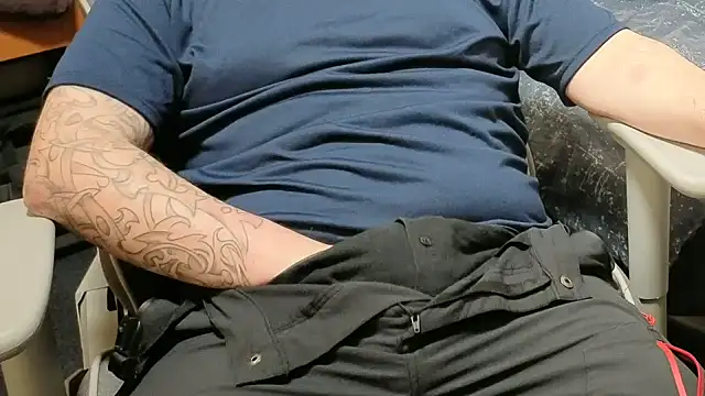 Snapshot of Dan8736 chatting on 03/29/26, 06:52 Dan8736 online show from 03/29/26, 06:52