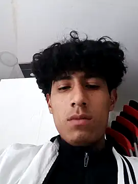 Snapshot of alexander32r chatting on 09/11/25, 03:56 alexander32r online show from 09/11/25, 03:56