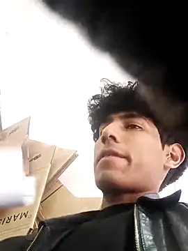 Snapshot of alexander32r chatting on 09/18/25, 04:09 alexander32r online show from 09/18/25, 04:09