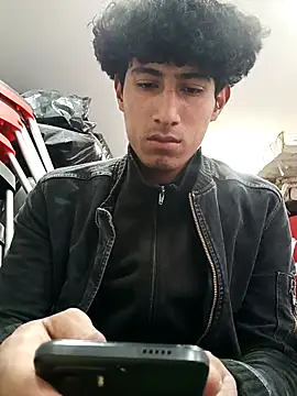 Snapshot of alexander32r chatting on 09/26/25, 03:27 alexander32r online show from 09/26/25, 03:27