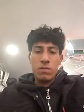 Snapshot of alexander32r chatting on 12/04/25, 04:16 alexander32r online show from 12/04/25, 04:16